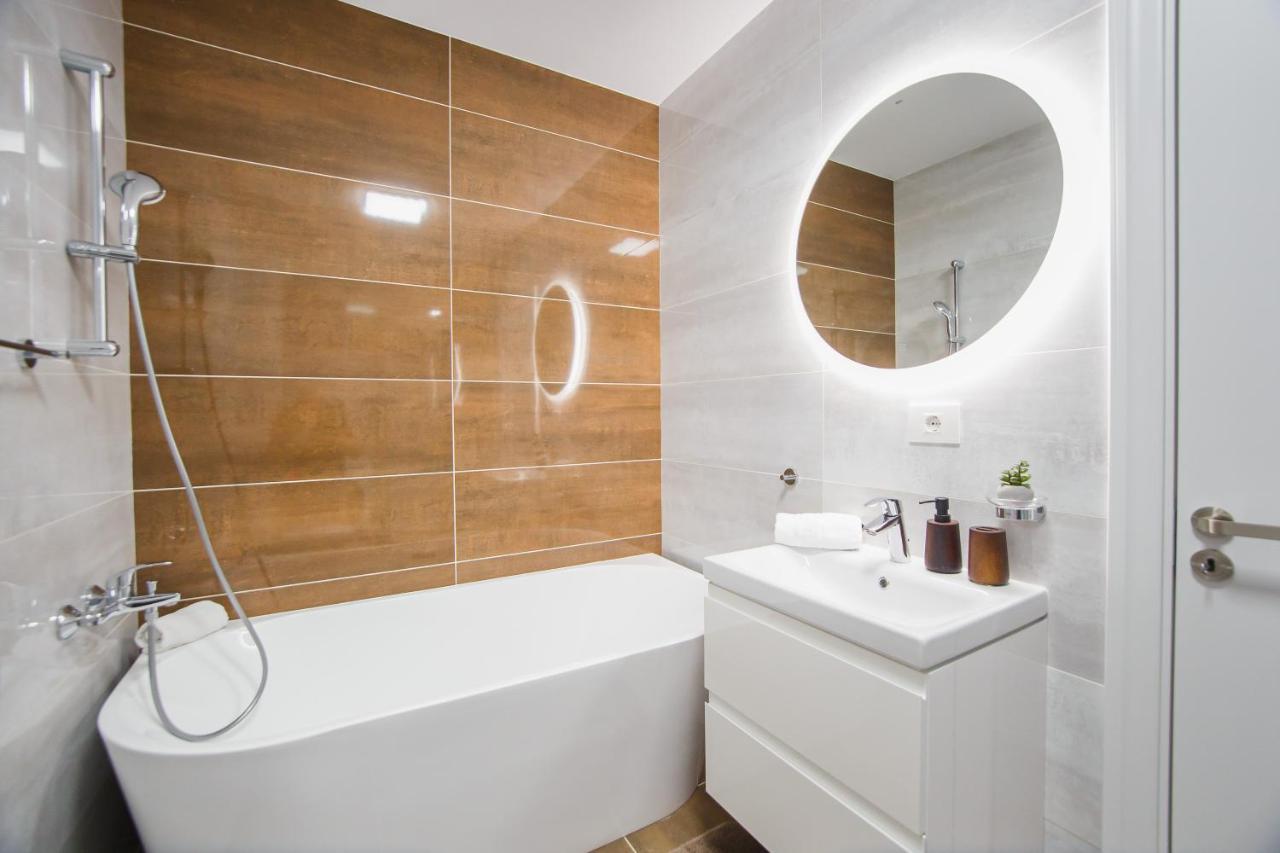 Charming Family Haven Apartment Орадеа Екстериор снимка